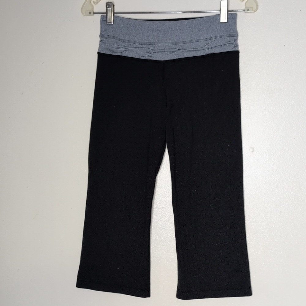 Lululemon Reversible Grove Flare Crop Leggings Black and Gray Size 4 Rare